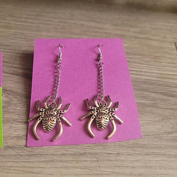 Pack of 3 handmade silver gothic earrings crow skull spider and skeleton hand nw - Picture 2 of 8